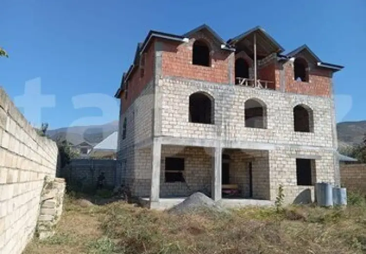 10 otaqlı mənzil , Şəki