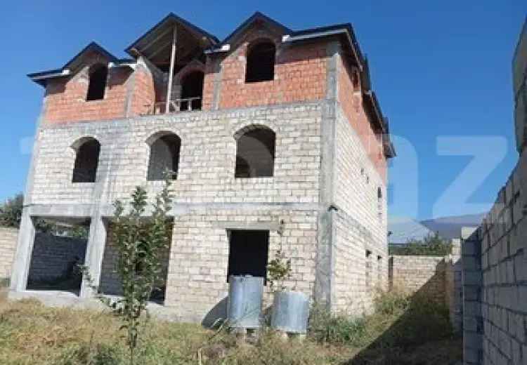 10 otaqlı mənzil , Şəki