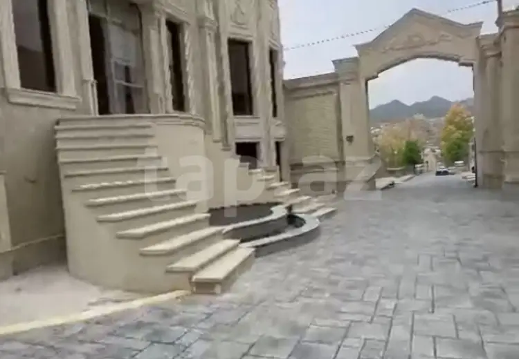 8 otaqlı mənzil , Gəncə