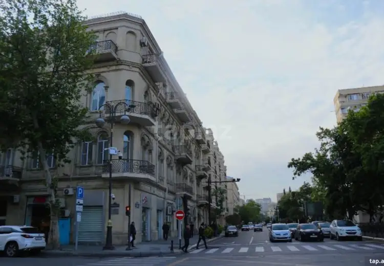 6 otaqlı mənzil , Bakı