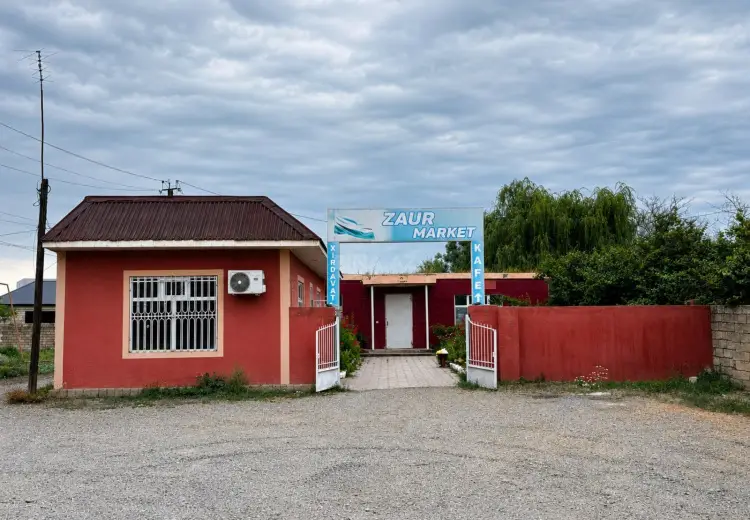 240 m² Obyekt / Ofis Satılır, Xudat