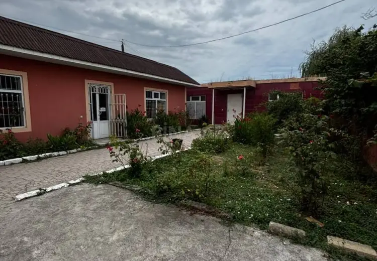 240 m² Obyekt / Ofis Satılır, Xudat