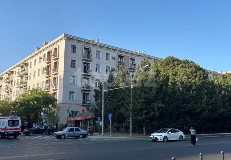 4 otaqlı mənzil , Bakı