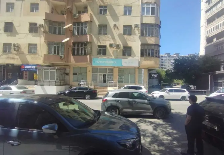 240 m² Obyekt / Ofis Satılır, 8-ci mikrorayon, Binəqədi, Bakı