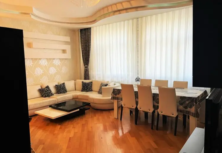 3 otaqlı mənzil , Səbail, Bakı