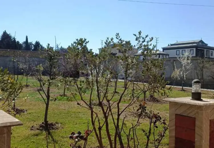 12 sot Torpaq Satılır, Salyan