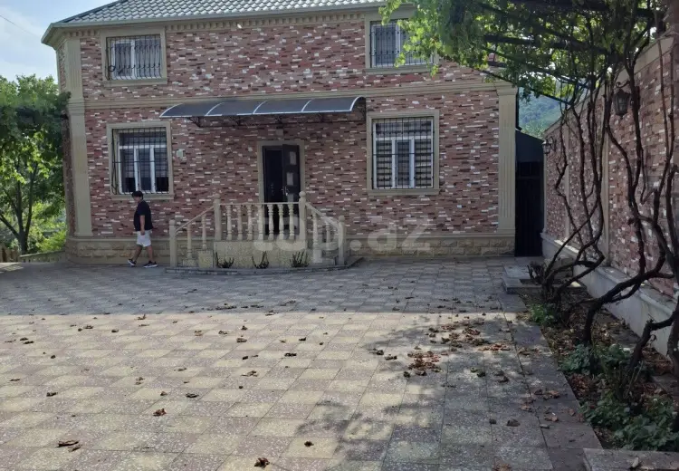 4 otaqlı mənzil , Oğuz