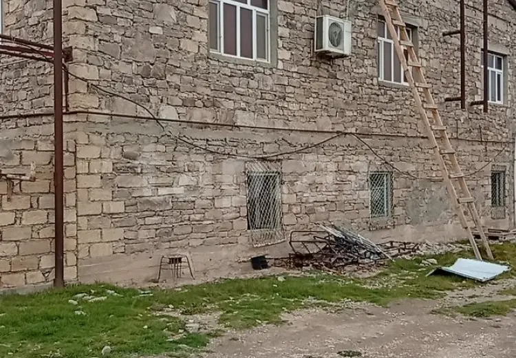 6 otaqlı mənzil , Xızı
