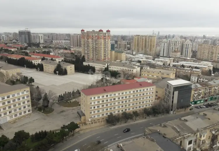 6 otaqlı mənzil , Bakı