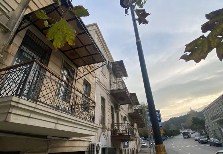 200 m² Obyekt / Ofis Satılır, Səbail, Bakı