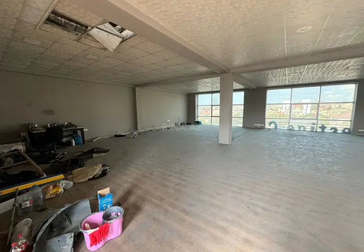 620 m² Obyekt / Ofis Kirayə (aylıq), Laçın
