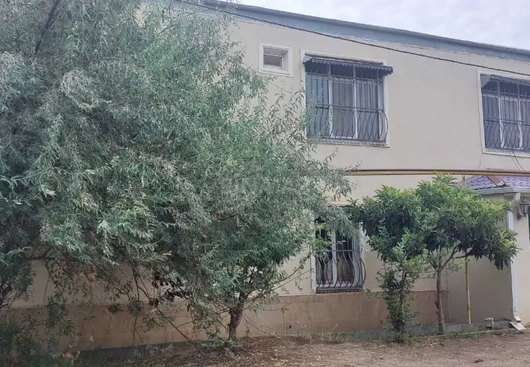 8 otaqlı mənzil Satılır, Gəncə