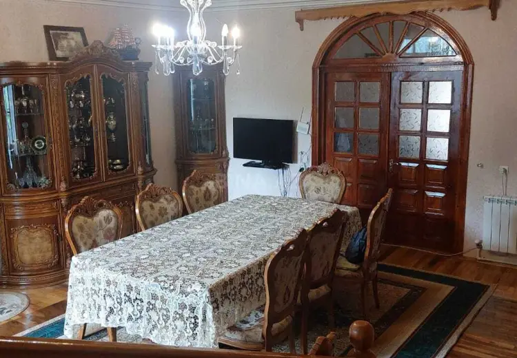 8 otaqlı mənzil Satılır, Gəncə