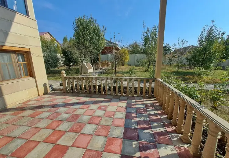 6 otaqlı mənzil , Şəki