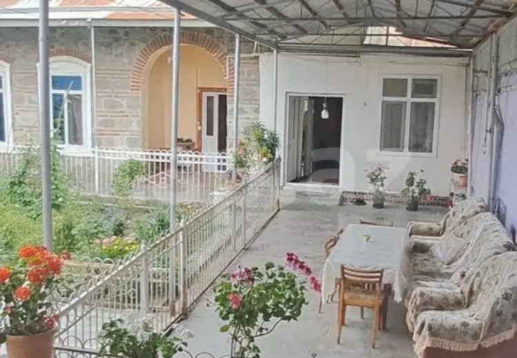 5 otaqlı mənzil , Şəki