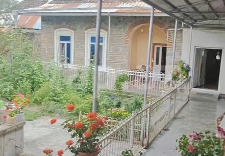 5 otaqlı mənzil , Şəki