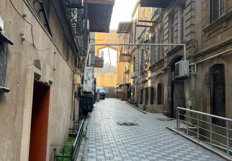 4 otaqlı mənzil , Bakı