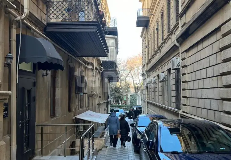 4 otaqlı mənzil , Bakı