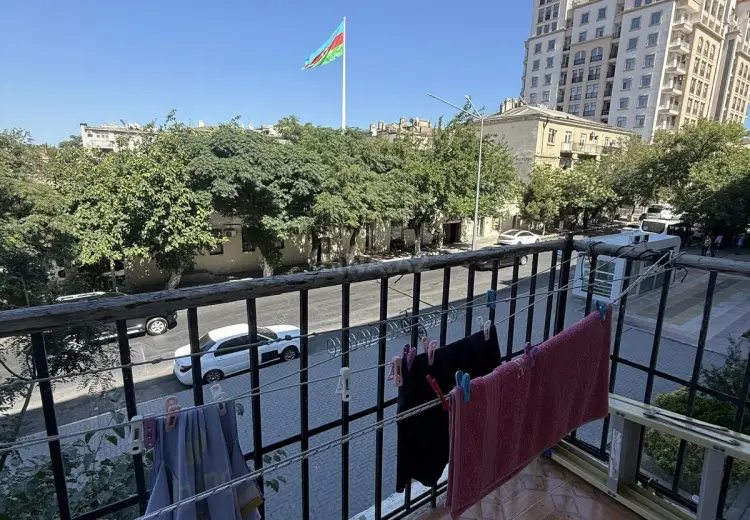 3 otaqlı mənzil Satılır, Bayıl qəs., Səbail, Bakı