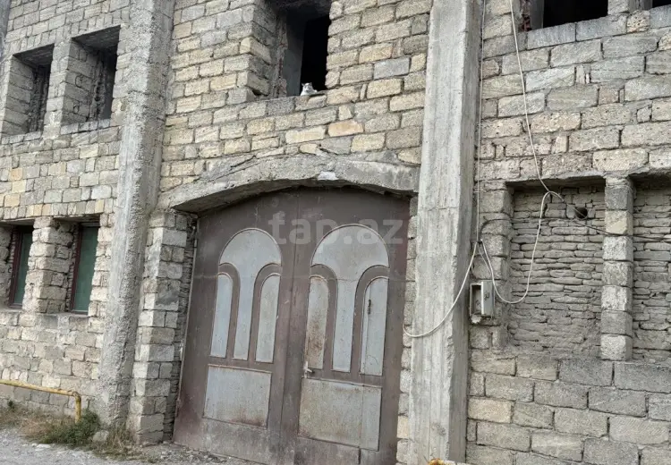 20 otaqlı mənzil , Xızı