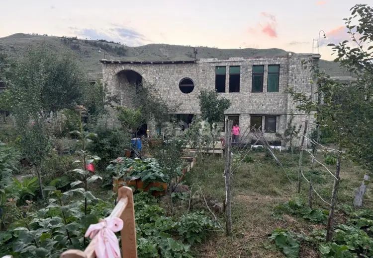 20 otaqlı mənzil , Xızı