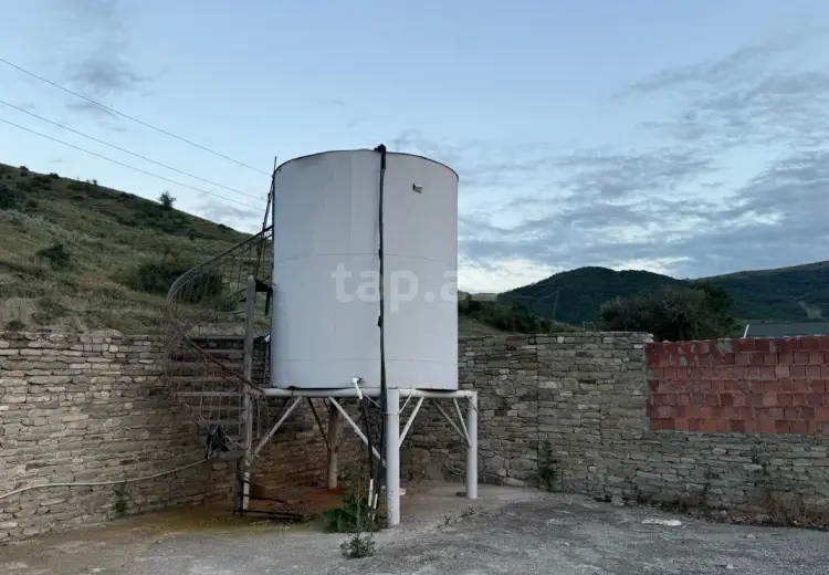 20 otaqlı mənzil , Xızı