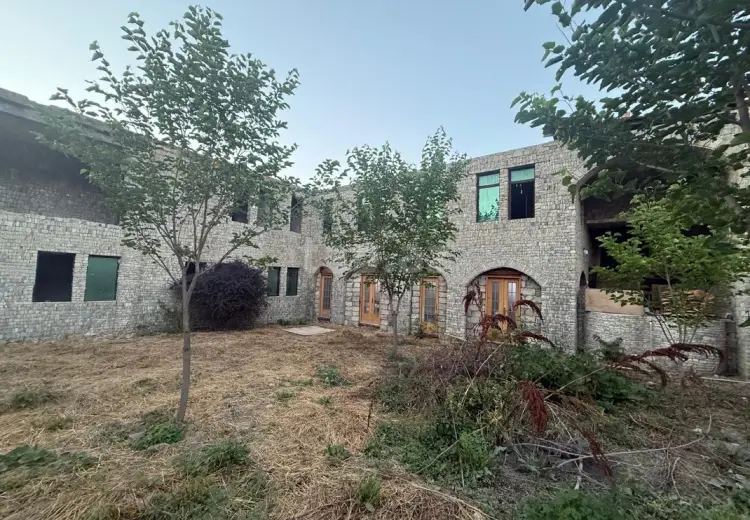 20 otaqlı mənzil , Xızı