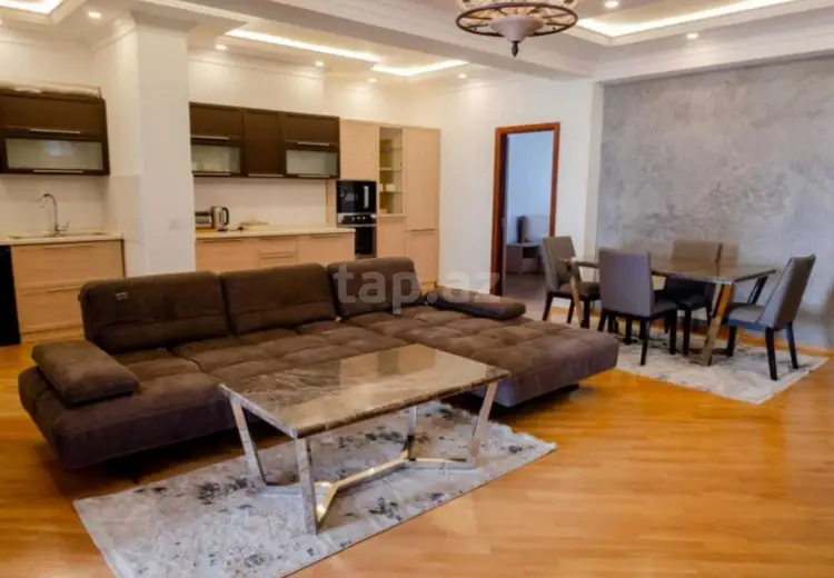 4 otaqlı mənzil , Bakı