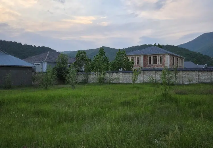 6 sot Torpaq Satılır, Qəbələ
