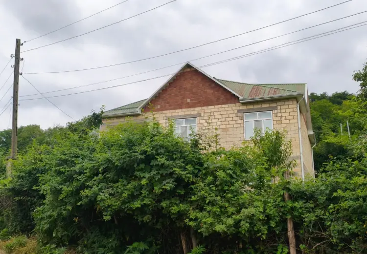 8 otaqlı mənzil , Qusar