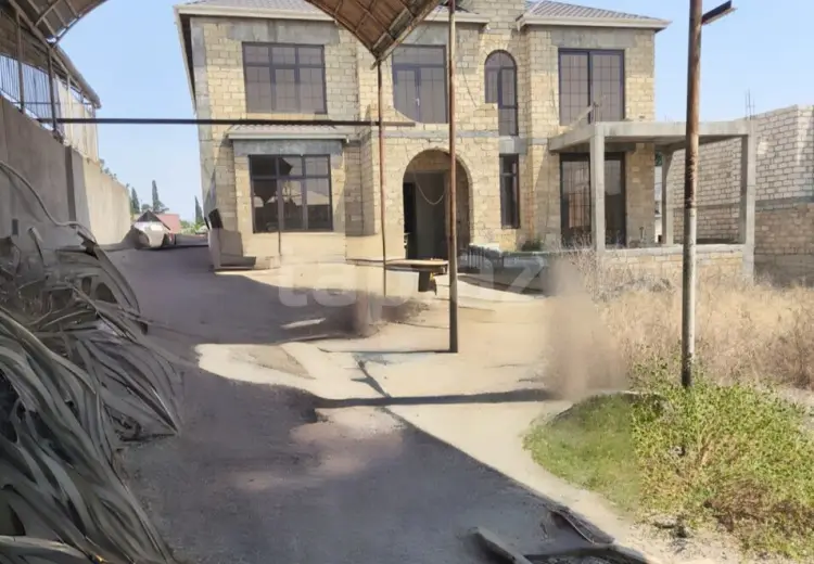12 otaqlı mənzil , Gəncə