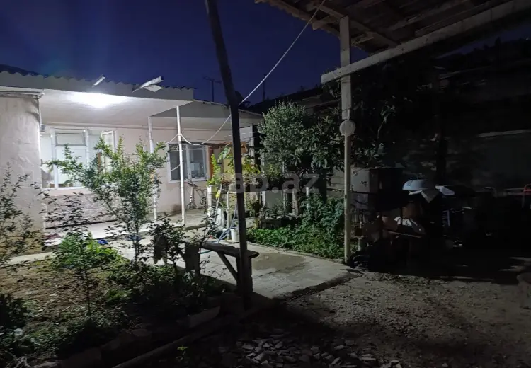 8 otaqlı mənzil , Bakı