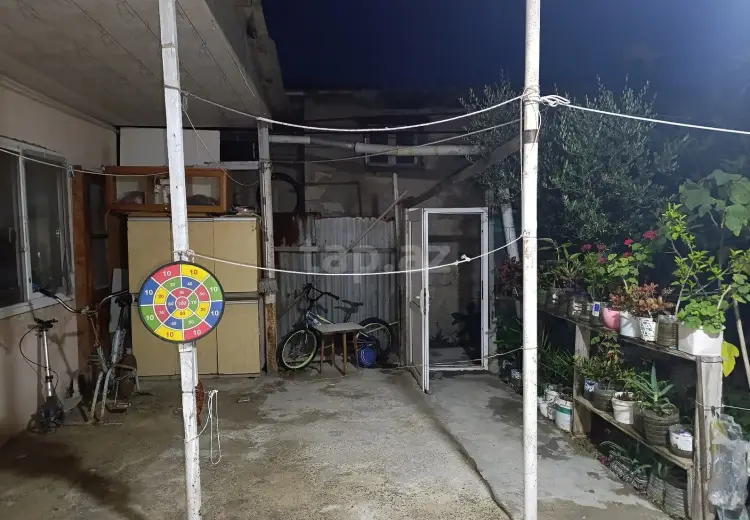 8 otaqlı mənzil , Bakı