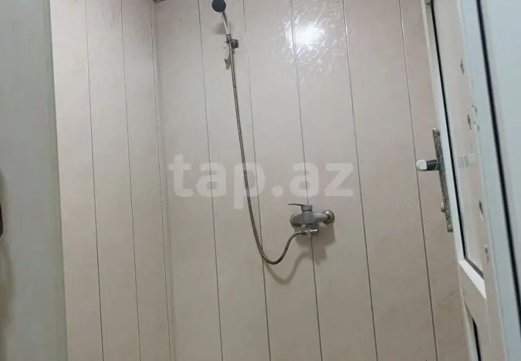 8 otaqlı mənzil , Bakı