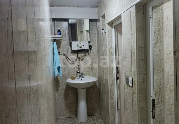 8 otaqlı mənzil , Bakı