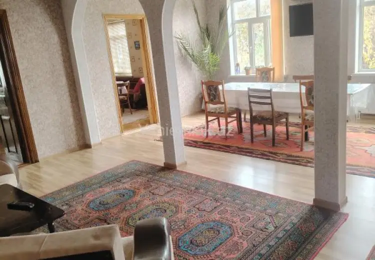 8 otaqlı mənzil Satılır, Qəbələ
