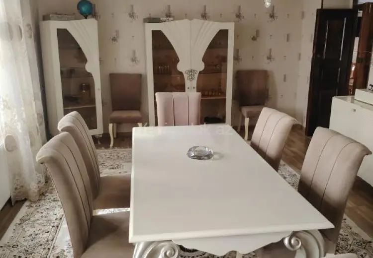 8 otaqlı mənzil Satılır, Qəbələ