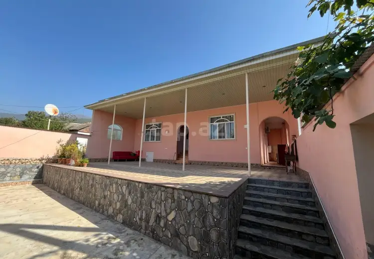4 otaqlı mənzil , Şəki