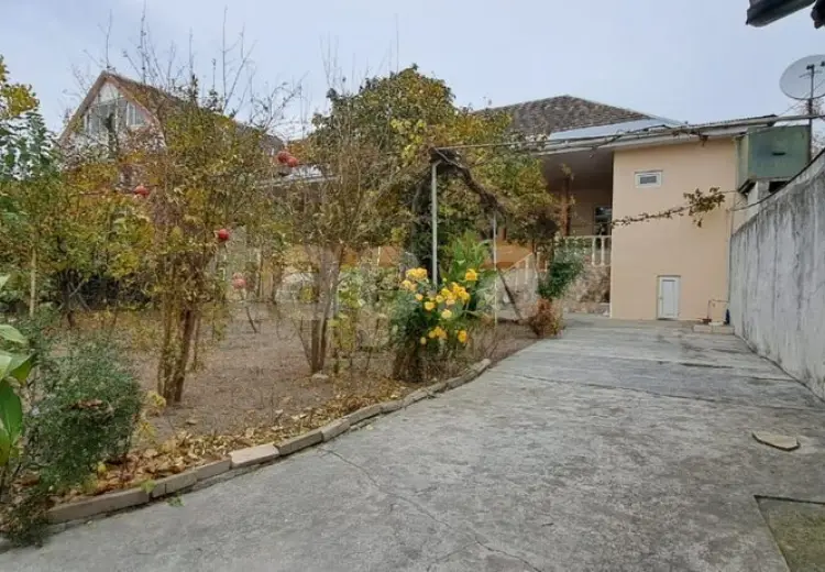 3 otaqlı mənzil , Şəki