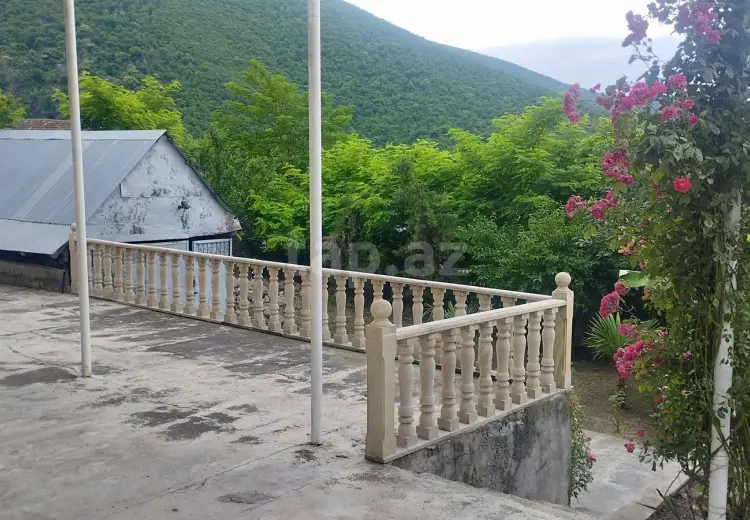 4 otaqlı mənzil , Şəki
