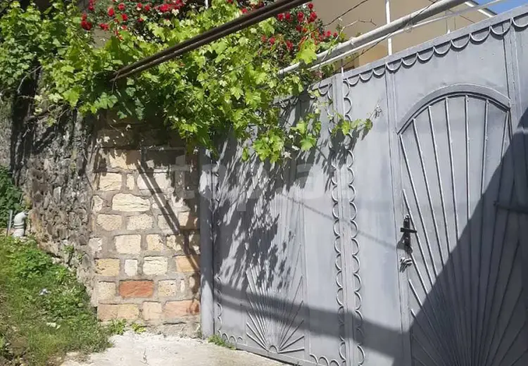 4 otaqlı mənzil , Şəki
