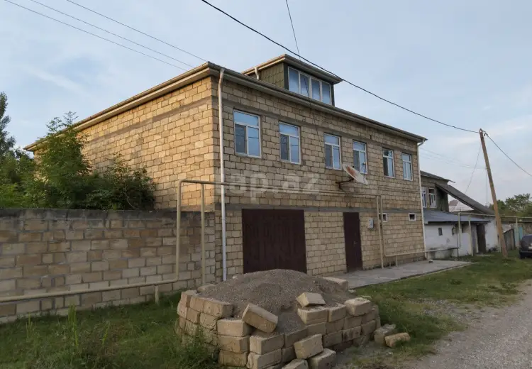 6 otaqlı mənzil , Quba
