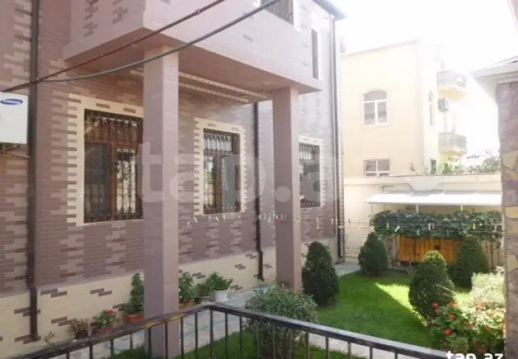 8 otaqlı mənzil , Bakı