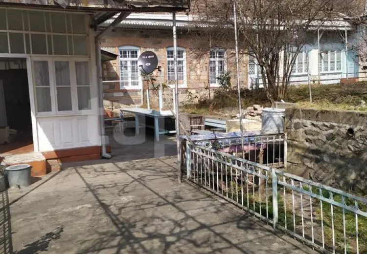 5 otaqlı mənzil , Şəki