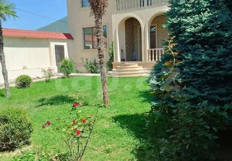 6 otaqlı mənzil , Şəki