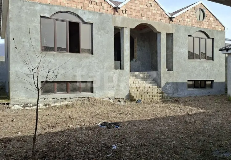6 otaqlı mənzil , Şəki