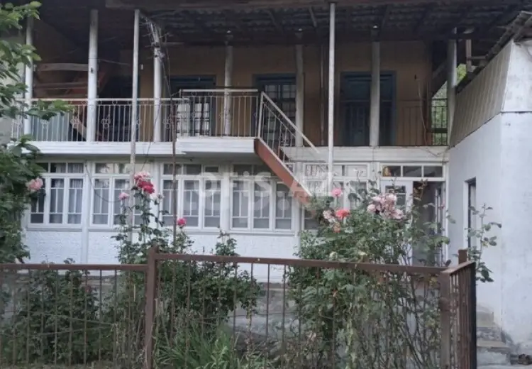 5 otaqlı mənzil Satılır, Şəki