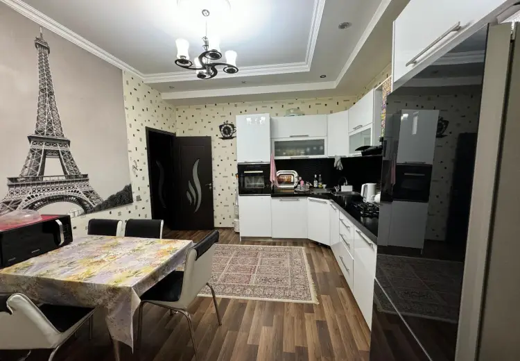 8 otaqlı mənzil Satılır, Nizami, Bakı