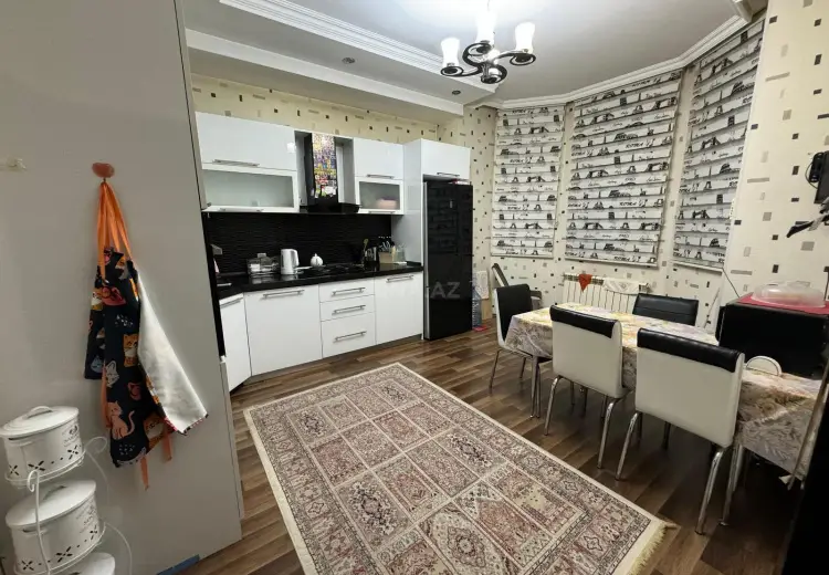 8 otaqlı mənzil Satılır, Nizami, Bakı