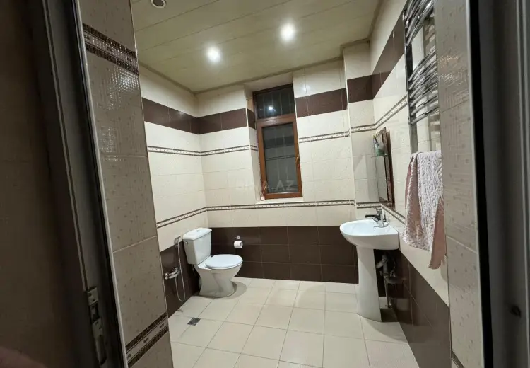 8 otaqlı mənzil Satılır, Nizami, Bakı